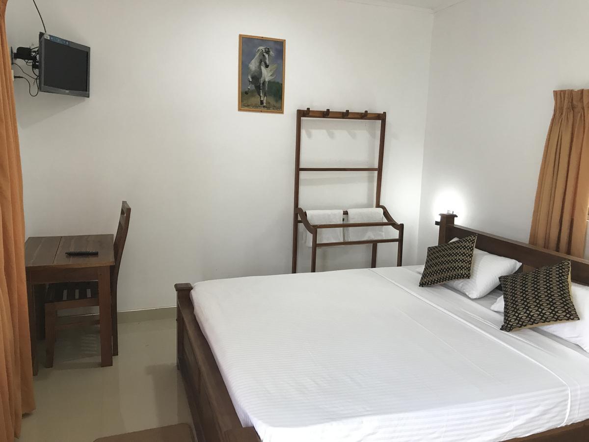 Deshani Holiday Inn Dambulla Exteriör bild