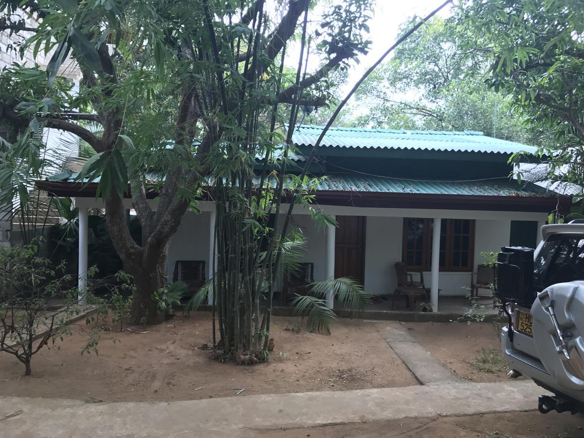 Deshani Holiday Inn Dambulla Exteriör bild