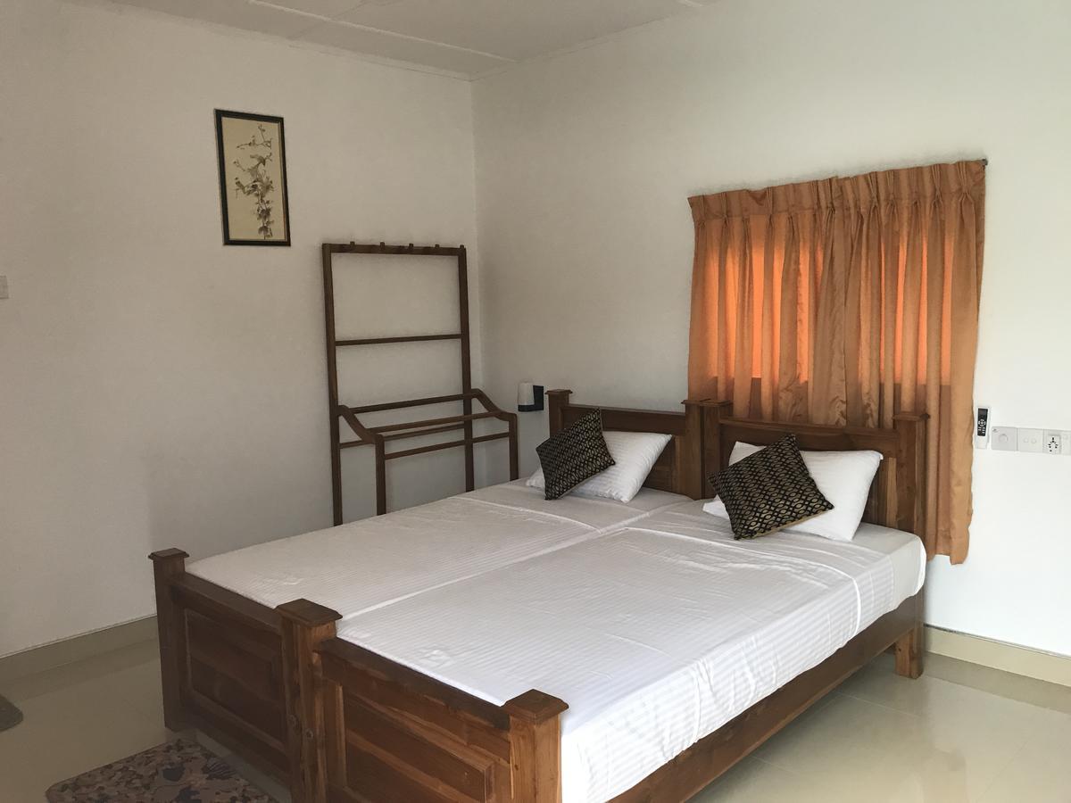 Deshani Holiday Inn Dambulla Exteriör bild