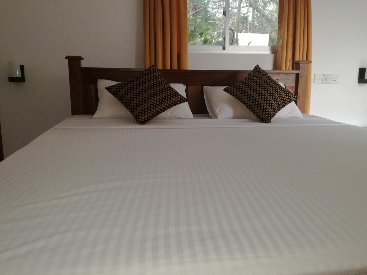 Deshani Holiday Inn Dambulla Exteriör bild