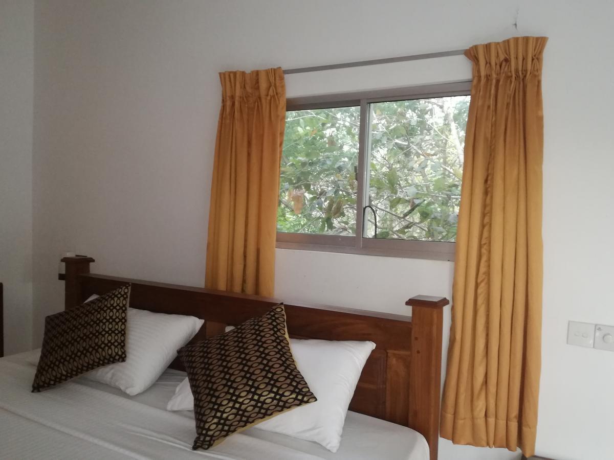 Deshani Holiday Inn Dambulla Exteriör bild