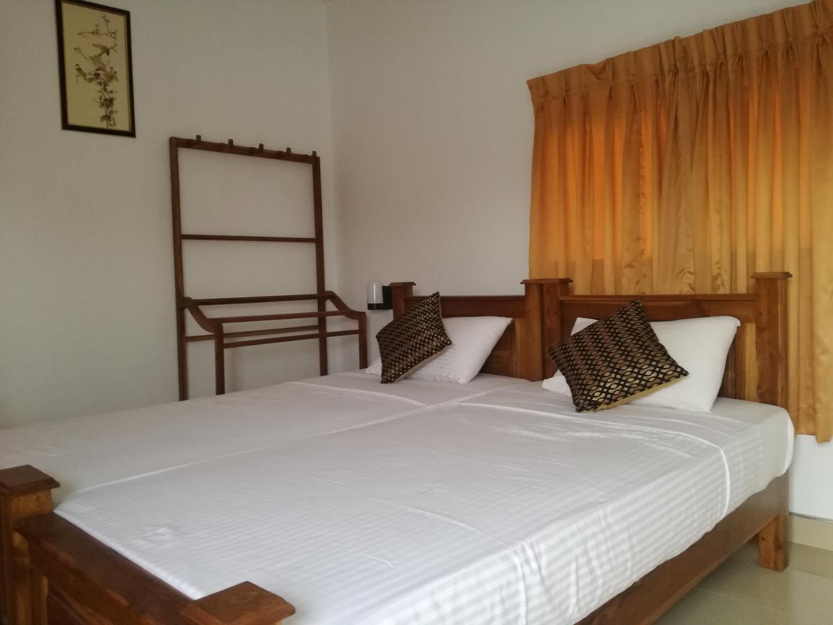 Deshani Holiday Inn Dambulla Exteriör bild