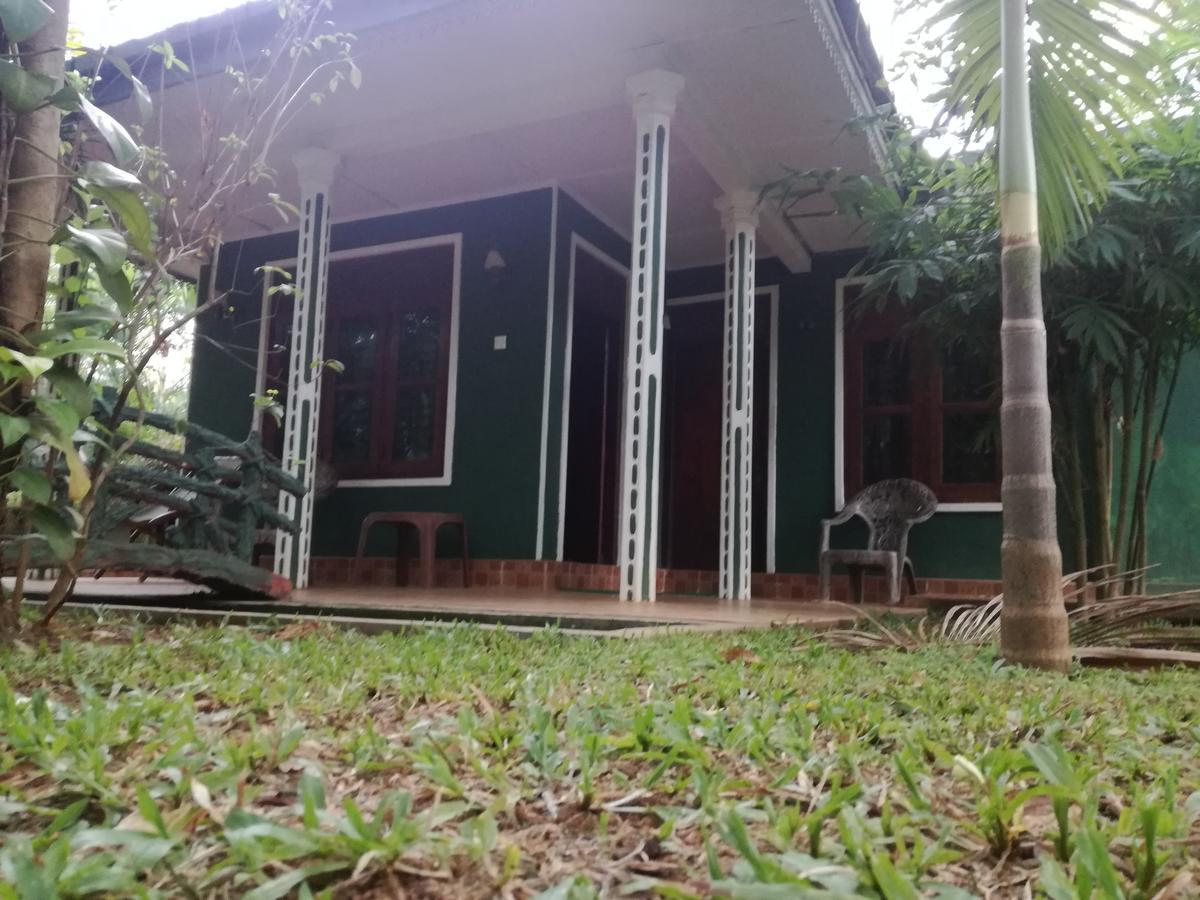 Deshani Holiday Inn Dambulla Exteriör bild
