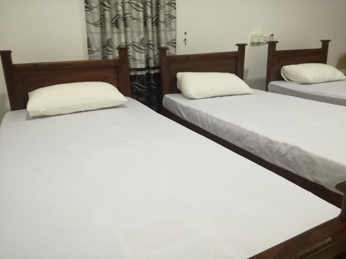 Deshani Holiday Inn Dambulla Exteriör bild