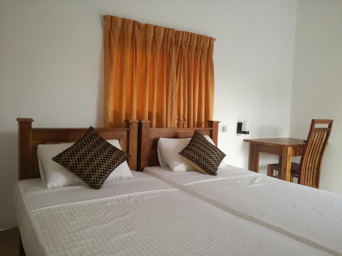 Deshani Holiday Inn Dambulla Exteriör bild