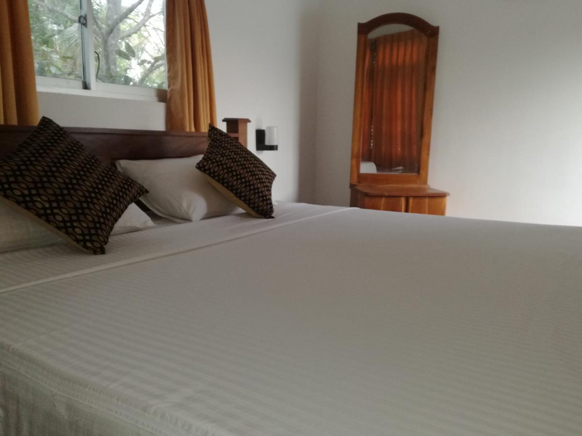 Deshani Holiday Inn Dambulla Exteriör bild