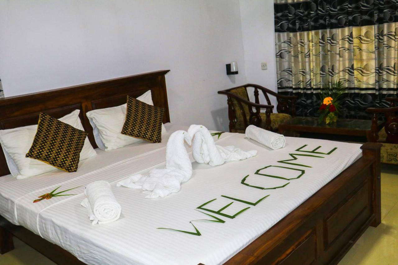Deshani Holiday Inn Dambulla Exteriör bild
