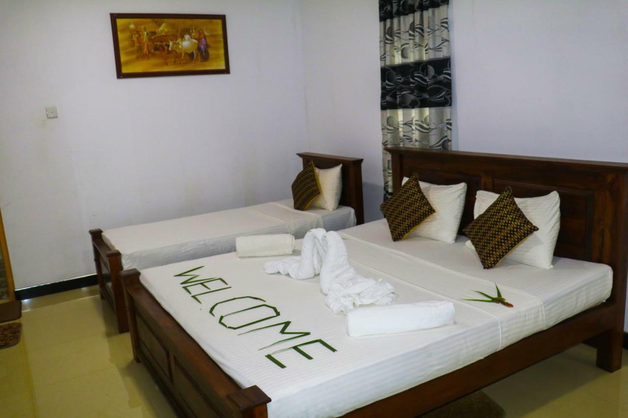 Deshani Holiday Inn Dambulla Exteriör bild