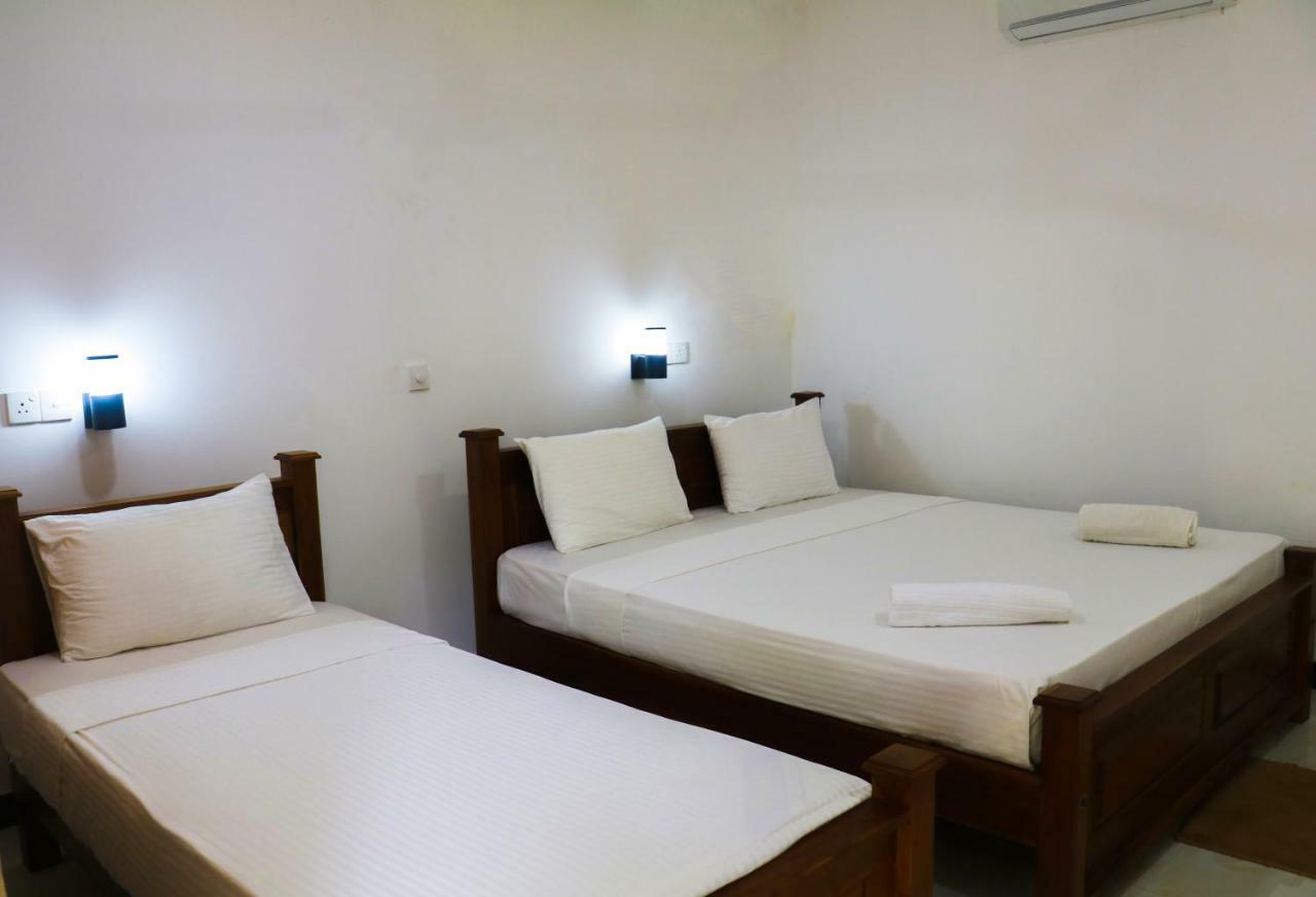 Deshani Holiday Inn Dambulla Exteriör bild
