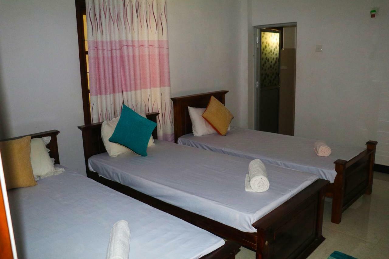 Deshani Holiday Inn Dambulla Exteriör bild