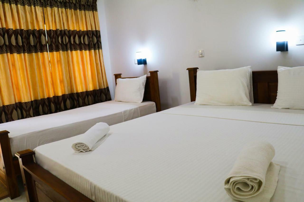 Deshani Holiday Inn Dambulla Exteriör bild