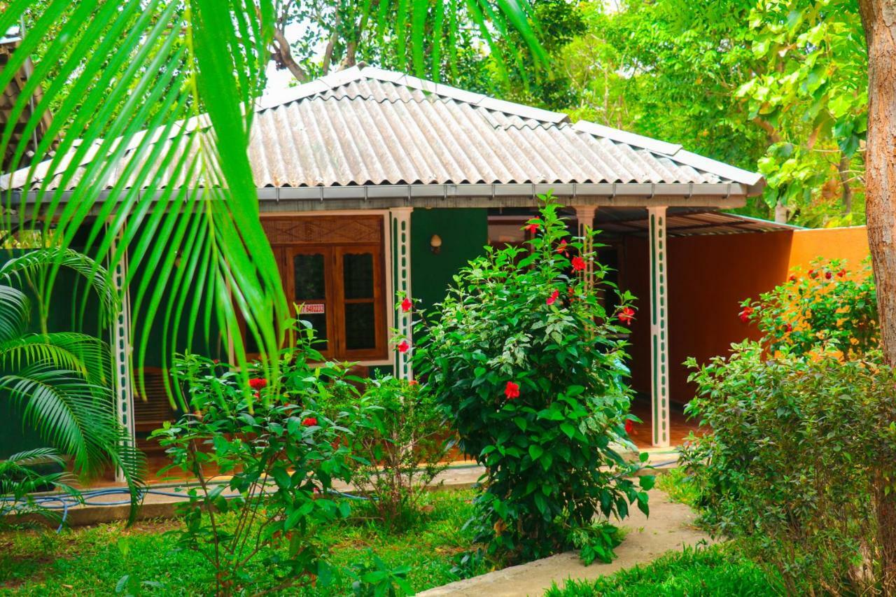 Deshani Holiday Inn Dambulla Exteriör bild