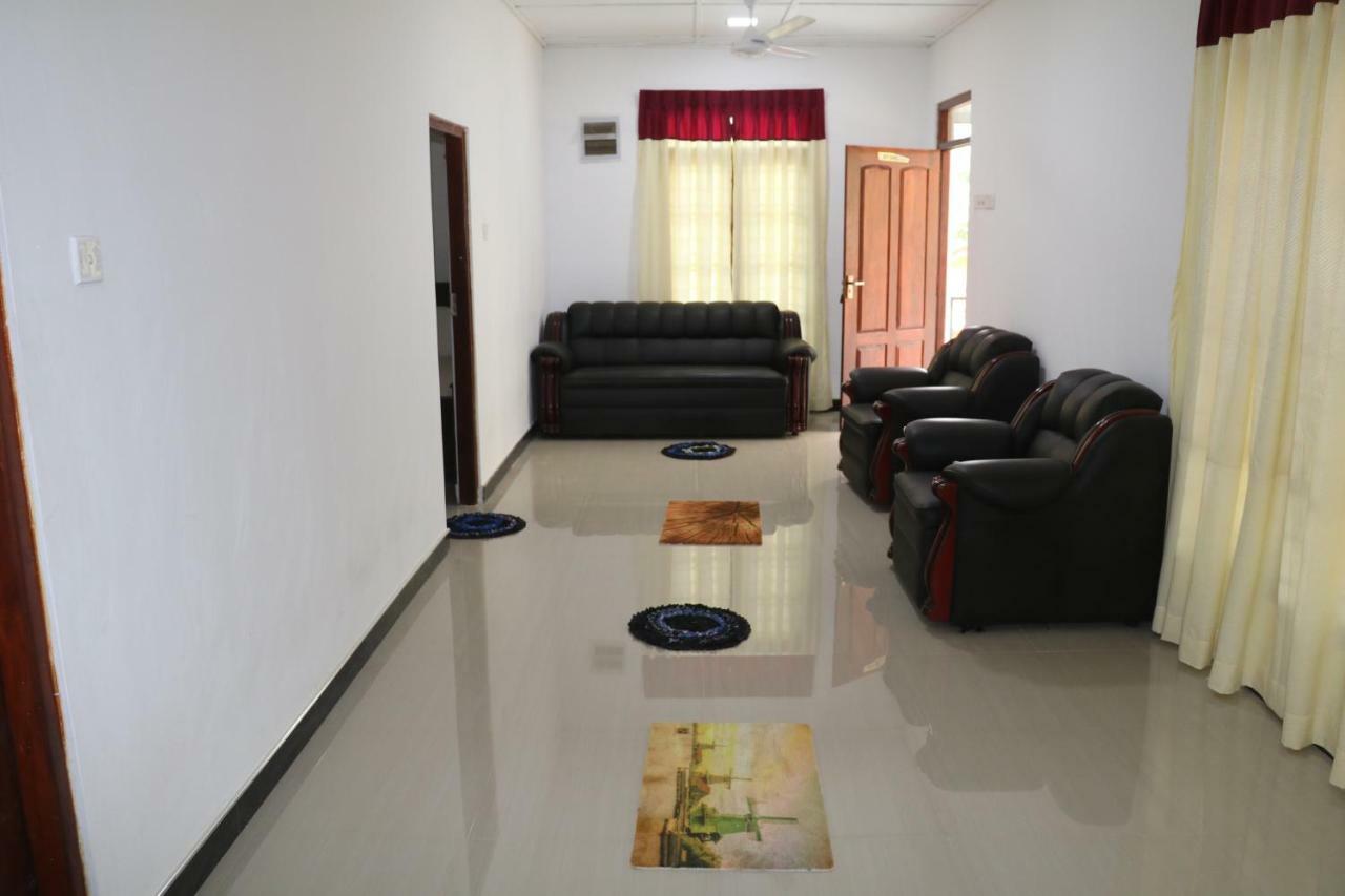 Deshani Holiday Inn Dambulla Exteriör bild