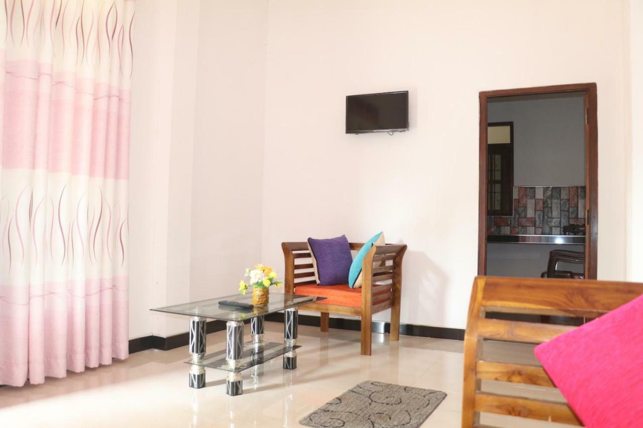 Deshani Holiday Inn Dambulla Exteriör bild
